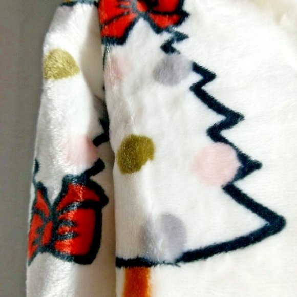 Sanrio Hello Kitty Christmas Santa Tree Plush Throw Blanket 50in x 70in 2023 NWT - Picture 5 of 8